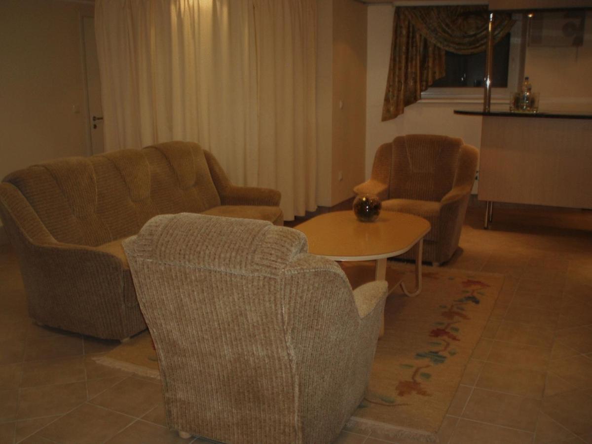 Hotel Nette Parnawa Zewnętrze zdjęcie